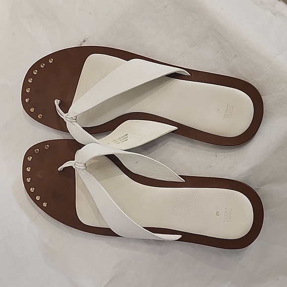 Zara White Leather Flip Flop Flat Sandals with studs - Picture 2 of 4